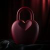 3D-geprinte HEART LOCK VASE in de vorm van een hart met een slot. De vaas heeft een uitgesneden hartvorm aan de bovenkant, met een handvat dat eruitziet als een slotbeugel. Een symbolisch en romantisch decoratiestuk voor elk interieur.
