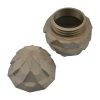 3D-geprinte MEMORYNEST URN, een eivormige urn met een geometrisch patroon van driehoekige facetten. Verkrijgbaar in diverse kleuren, zoals grijs, brons, zwart en wit, deze urn biedt een elegante en respectvolle manier om de as van een geliefd huisdier te bewaren.