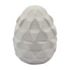 3D-geprinte MEMORYNEST URN, een eivormige urn met een geometrisch patroon van driehoekige facetten. Verkrijgbaar in diverse kleuren, zoals grijs, brons, zwart en wit, deze urn biedt een elegante en respectvolle manier om de as van een geliefd huisdier te bewaren.