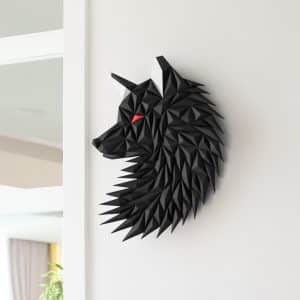 3D-geprinte Geometrische Wolf van Printiks, beschikbaar in diverse kleuren, met strakke driehoeksstructuren en modern design.