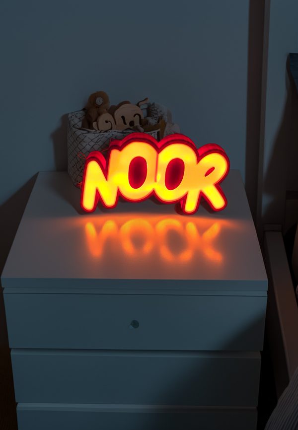 3D geprinte Naam Lichtbox met intern lichtstrip en bewegingsmelder – Innovatief design door Printiks